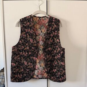 VINTAGE / Floral Black Quilted Reversible Vest